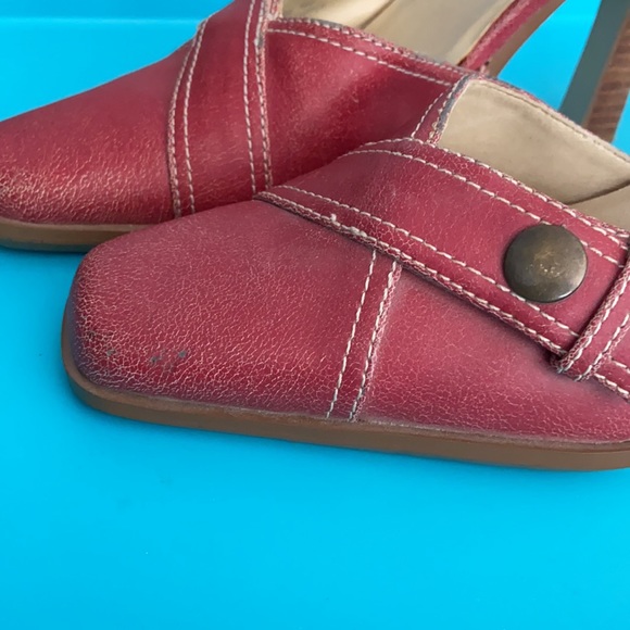 Sketchers red shoes - Picture 3 of 5